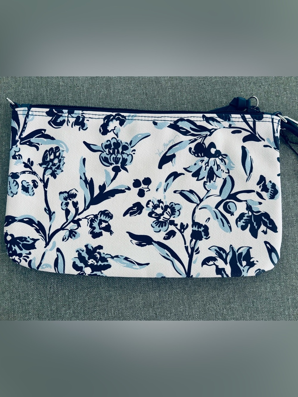 NWT Vera Bradley Floral Navy & Light Blue Women Convertible Wristlet